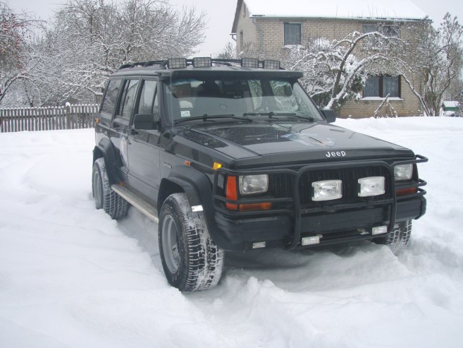 Jeep Cherokee melnais nezvērs, 1995 Jeep Cherokee melnais nezvērs, 1995