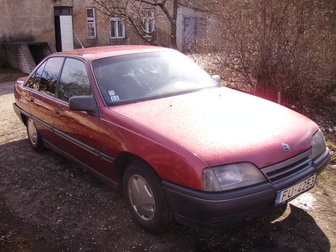 Opel Omega Sarkanais, 1989