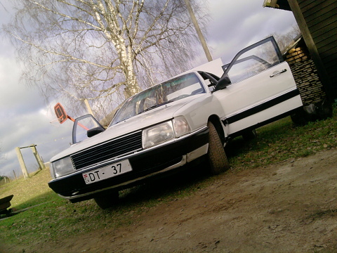 Audi 100 S line, Audi lampu partaisišana Audi 100 S line, Audi lampu partaisišana