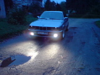 BMW  , 1990