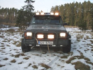 Jeep Cherokee melnais nezvērs, 1995