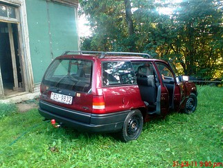 Opel Caravan , 1993