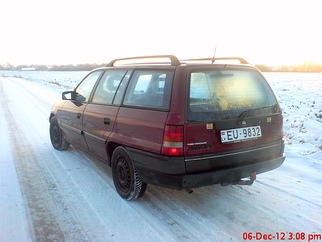 Opel Caravan , 1993