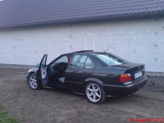 BMW  , 1992